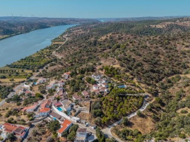 Terreno Urbanizável com Vista Rio Guadiana em Aldeia Tranquila Perto das Praias Algarvias