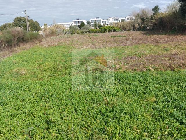 Terreno urbanizável de 1.976m2