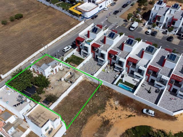 Terreno urbanizavél em Olhão com 564m2