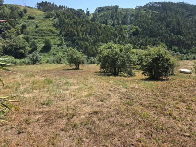 Terreno urbanizável para MORADIA