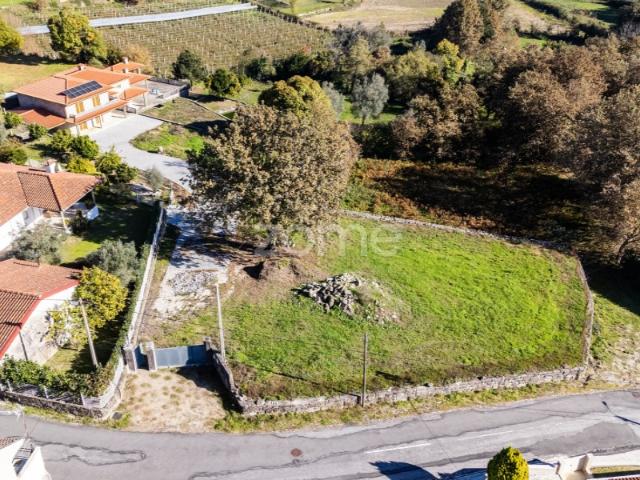Terreno Urbano 1.1013m2 / Construção até 890m2 Campos e Louredo