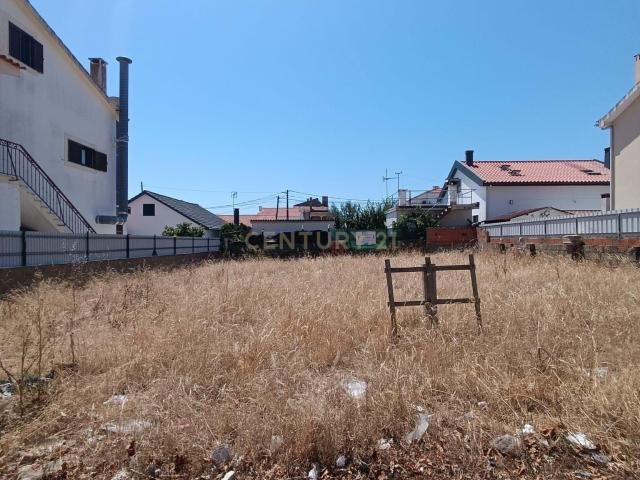 Terreno Urbano 300m2 para Construção na Avenida dos Aliados – Quinta do Conde