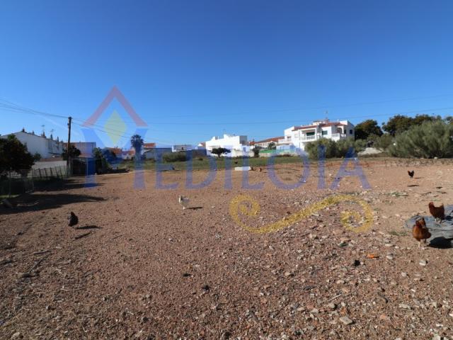 Terreno Urbano em Altura 4.914 m² com Viabilidade para Construção de 16 Lotes