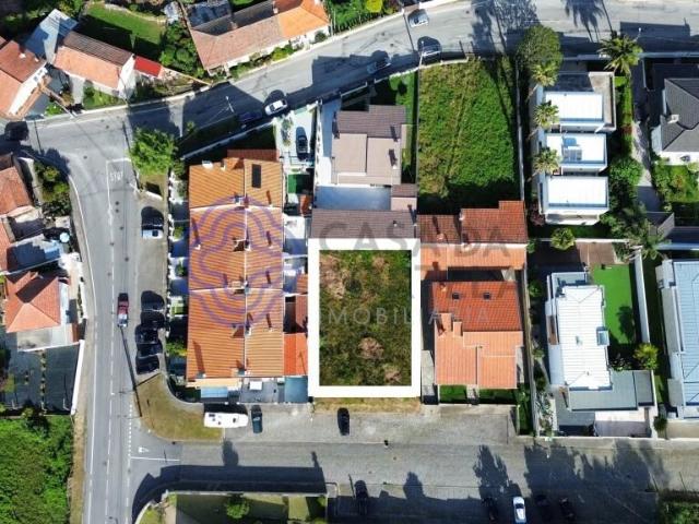Terreno urbano C/ 551 m2