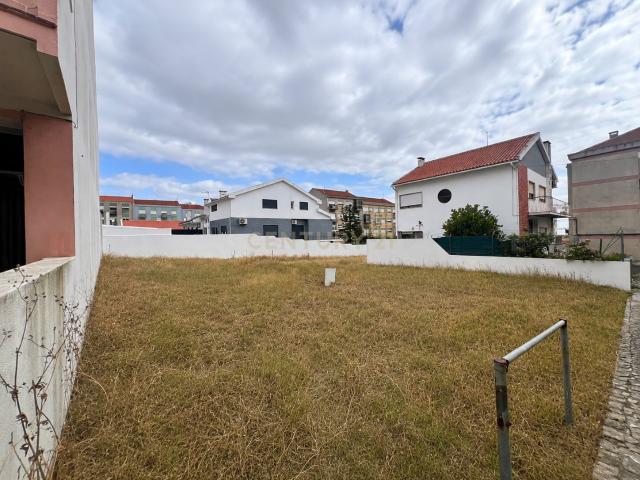 Terreno Urbano com 308m2 no Lavradio
