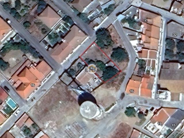 Terreno Urbano com 312m2 de área e 156m2 de implantação localizado na vila do Torrão