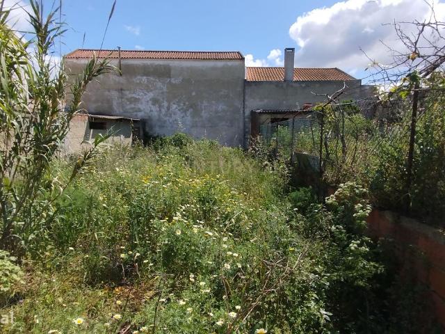Terreno Urbano com 325m2 Charneca da Caparica