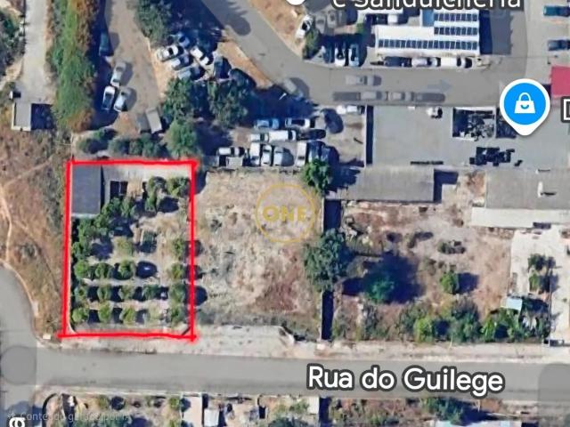 Terreno Urbano com 736m2, com área de construção de 350m2