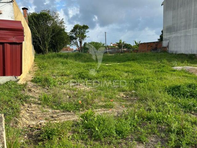 Terreno urbano com 815 m² e 17,20 metros de frente em Oliveirinha – Aveiro