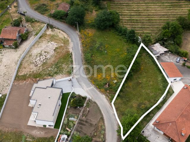 Terreno urbano com 940 m²