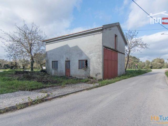 TERRENO URBANO COM EDIFICIO PARA ARRECADAÇÃO, ARRUMOS E GARAGEM COM AREA DE 503 M2 | 26063268999