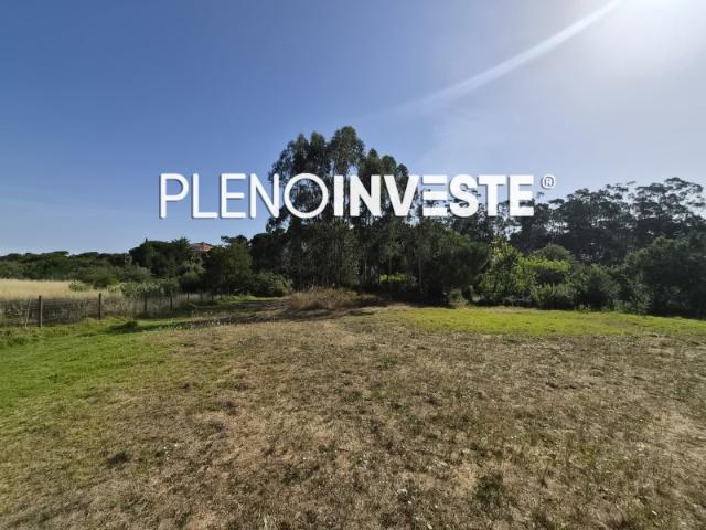 Terreno Urbano com Projeto Aprovado de 3.300 m² no Zambujal