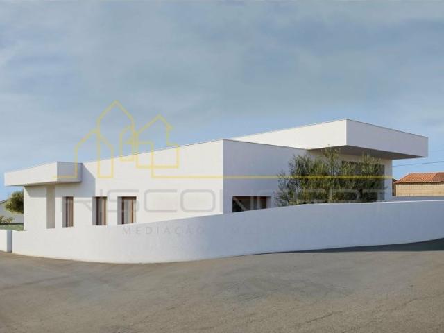 Terreno urbano com projeto aprovado na Maceira