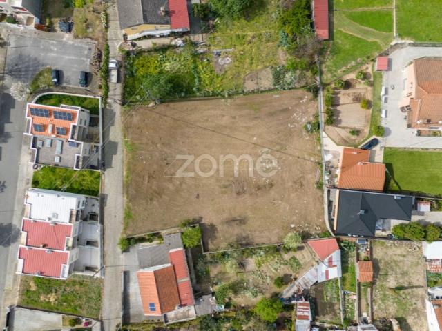 Terreno Urbano com projeto aprovado para moradia T4 térrea OASI