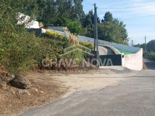 Terreno Urbano com Projeto Aprovado para 2 Moradias