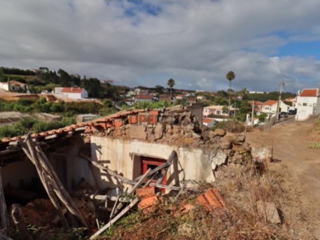 Terreno Urbano com Ruína e Vista Desafogada | A 5 Minutos do Centro da Ericeira