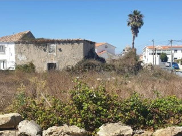 Terreno Urbano com ruína e projeto aprovado para uma moradia T4 na Moucheira em Sintra