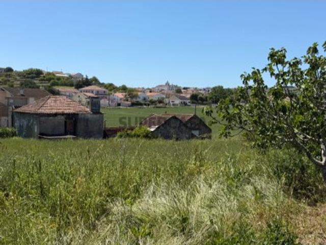 Terreno urbano com viabilidade de construção em Olhalvo, Alenquer