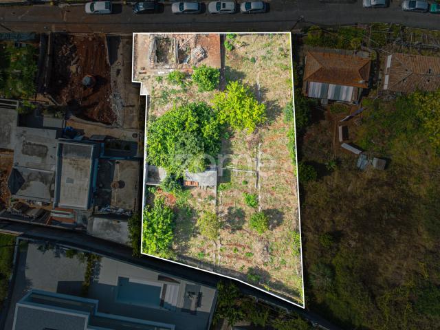 Terreno Urbano com Vista Mar em Santo António – Funchal