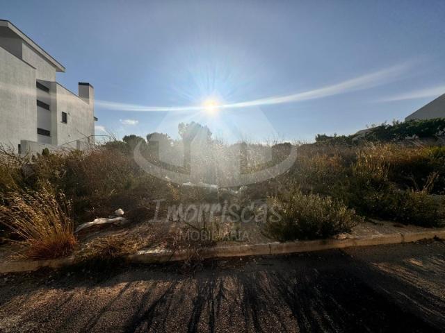 Terreno urbano com 280m2 Bairro das Maroitas Sta Iria de Azóia