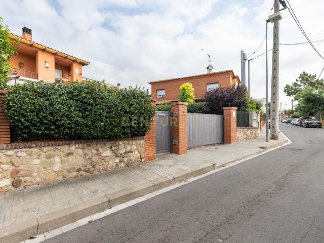 Terreno urbano con múltiples posibilidades en Parets del Vallès
