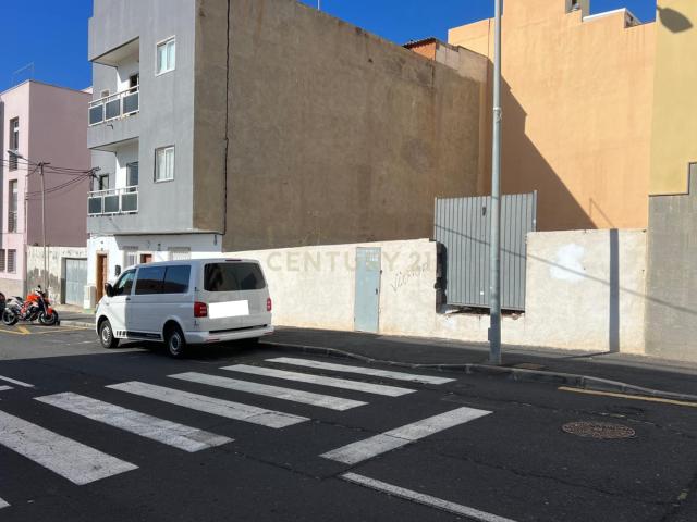 TERRENO URBANO CON PROYECTO EN SAN ISIDRO