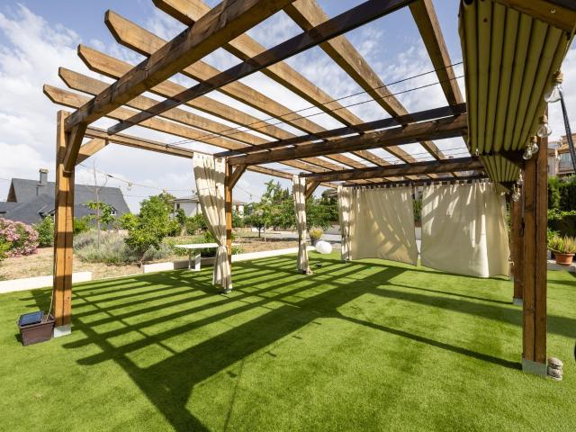 TERRENO URBANO CON PROYECTO PARA 4 CASAS ADOSADAS EN MONACHIL– A SOLO 8 min. DE GRANADA