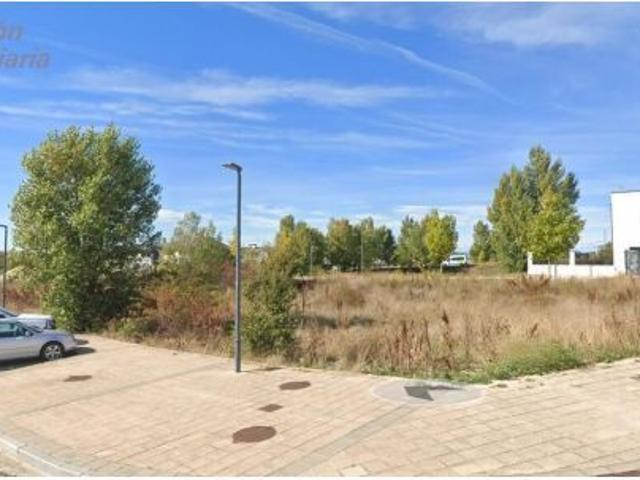 TERRENO URBANO CONSOLIDADO EN BARRIO DE CORTES EN BURGOS