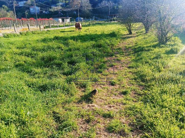 Terreno Urbano de1.800m² en Coruxo