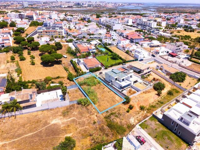 Terreno Urbano de 760 m² para Construção em Montenegro, Faro