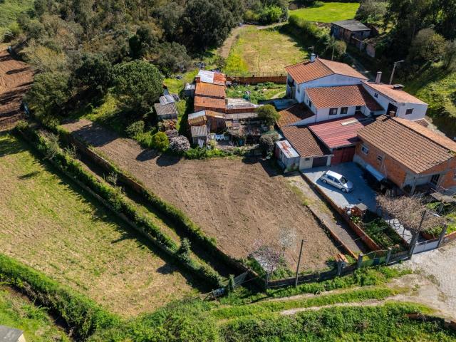 Terreno Urbano de 900m² em Canelas: Espaço, Sossego e um Preço Espetacular!