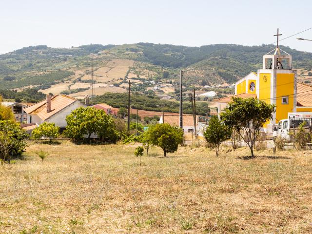 Terreno Urbano de 1.796 m² em Moninhos – Loures | Ideal para Construção de 5 Moradias Isoladas