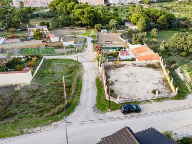 Terreno Urbano de 375m² na Quinta do Sapato, Paio Pires, Seixal