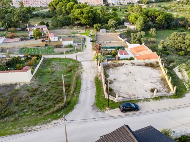 Terreno Urbano de 375m² na Quinta do Sapato, Paio Pires, Seixal
