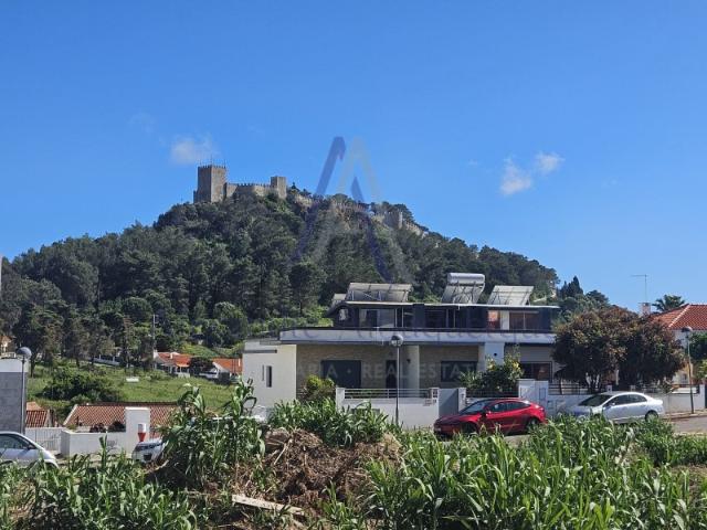 Terreno urbano, de gaveto, para construção de moradia