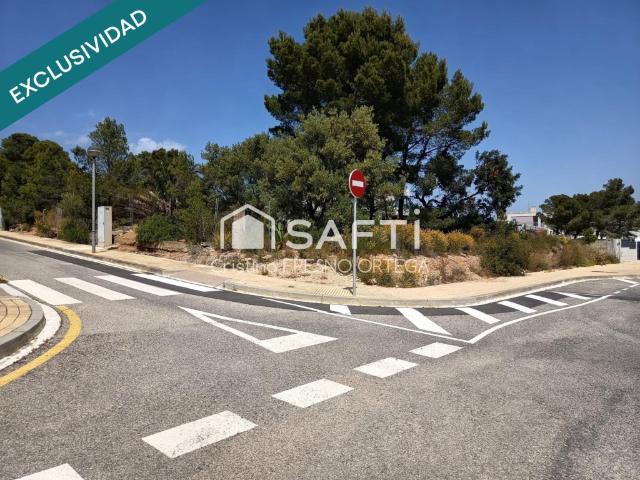 ¡Terreno urbano edificable a un paso del mar en la Costa Dorada!