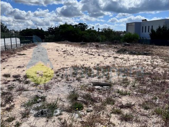 Terreno urbano em Carvoeiro, Vale de Milho
