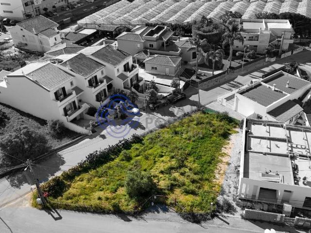 Terreno Urbano em Montenegro, Faro | Potencial para 2 Moradias