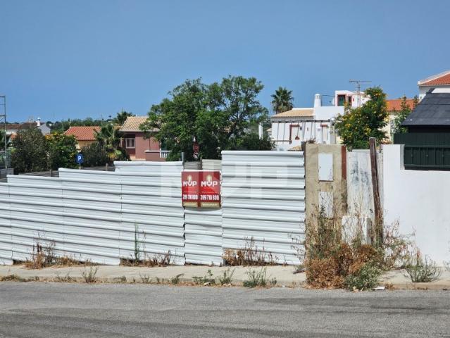 Terreno urbano em Quelfes