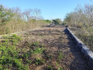 Terreno urbano en venta con amplio fondo en Hunucmá