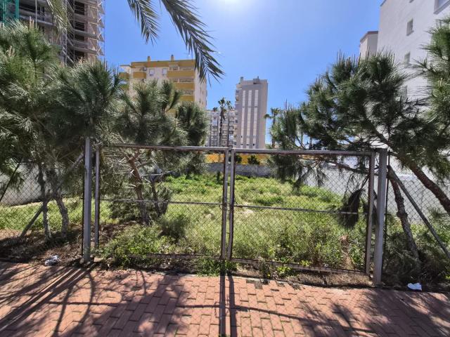 Terreno urbano en venta en Guardamar con 661m2 para construcción en altura