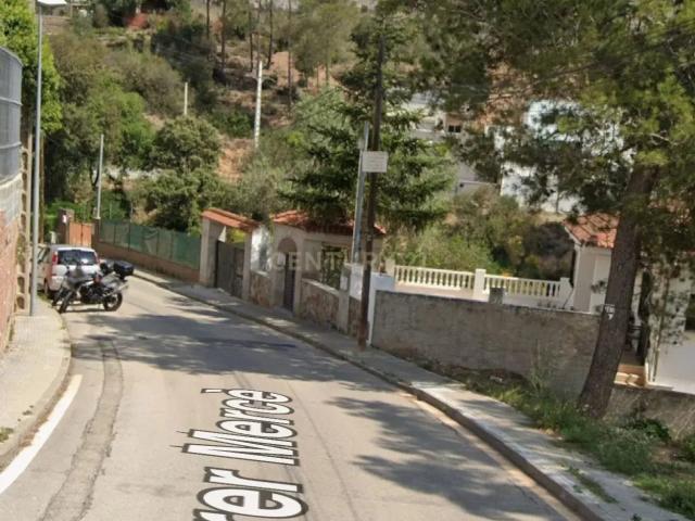 Terreno urbano en Cervelló con vistas despejadas y máxima luz natural