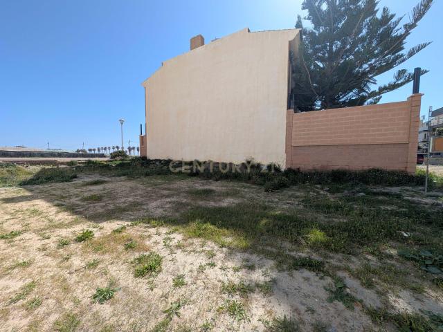 Terreno Urbano en Primera Línea de Playa en Adra, Almería