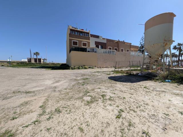 Terreno Urbano en Primera Línea de Playa en Adra, Almería