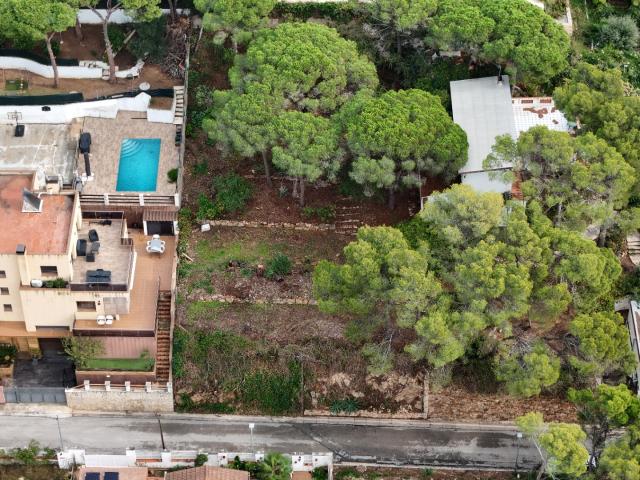 Terreno urbano en Roca Grossa – 691 m2 con vistas y posibilidad de construir su vivienda