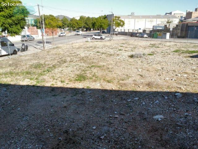 Terreno urbano mixto esquinero con gran potencial industrial y residencial