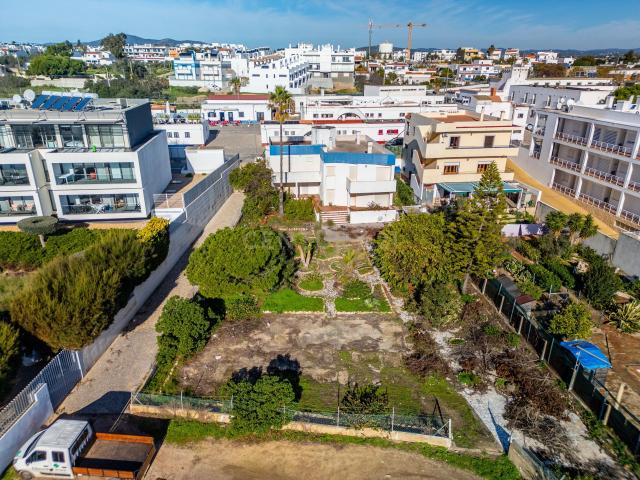 Terreno Urbano na 1.ª Linha da Ria Formosa com Projecto em Aprovação – Fuseta