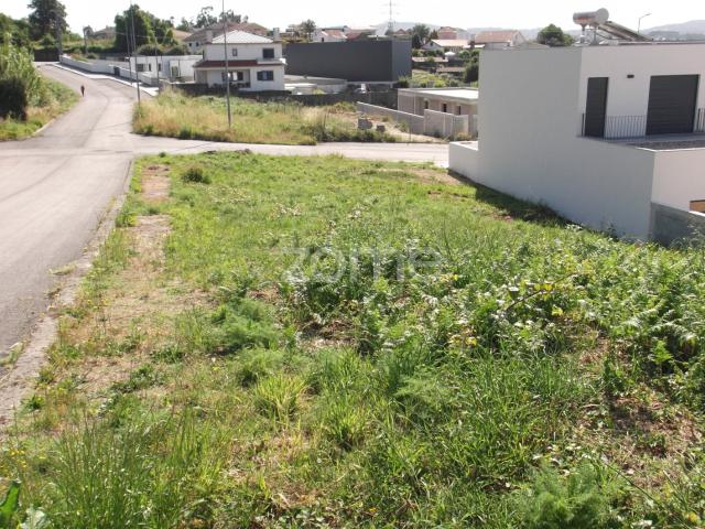 Terreno urbano no centro de Gião Santa Maria da Feira
