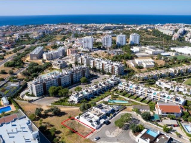 Terreno urbano para construção de moradia unifamiliar para venda em Albufeira e Olhos de Água