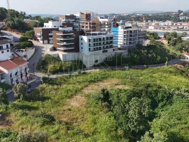Terreno Urbano para construção de Prédio